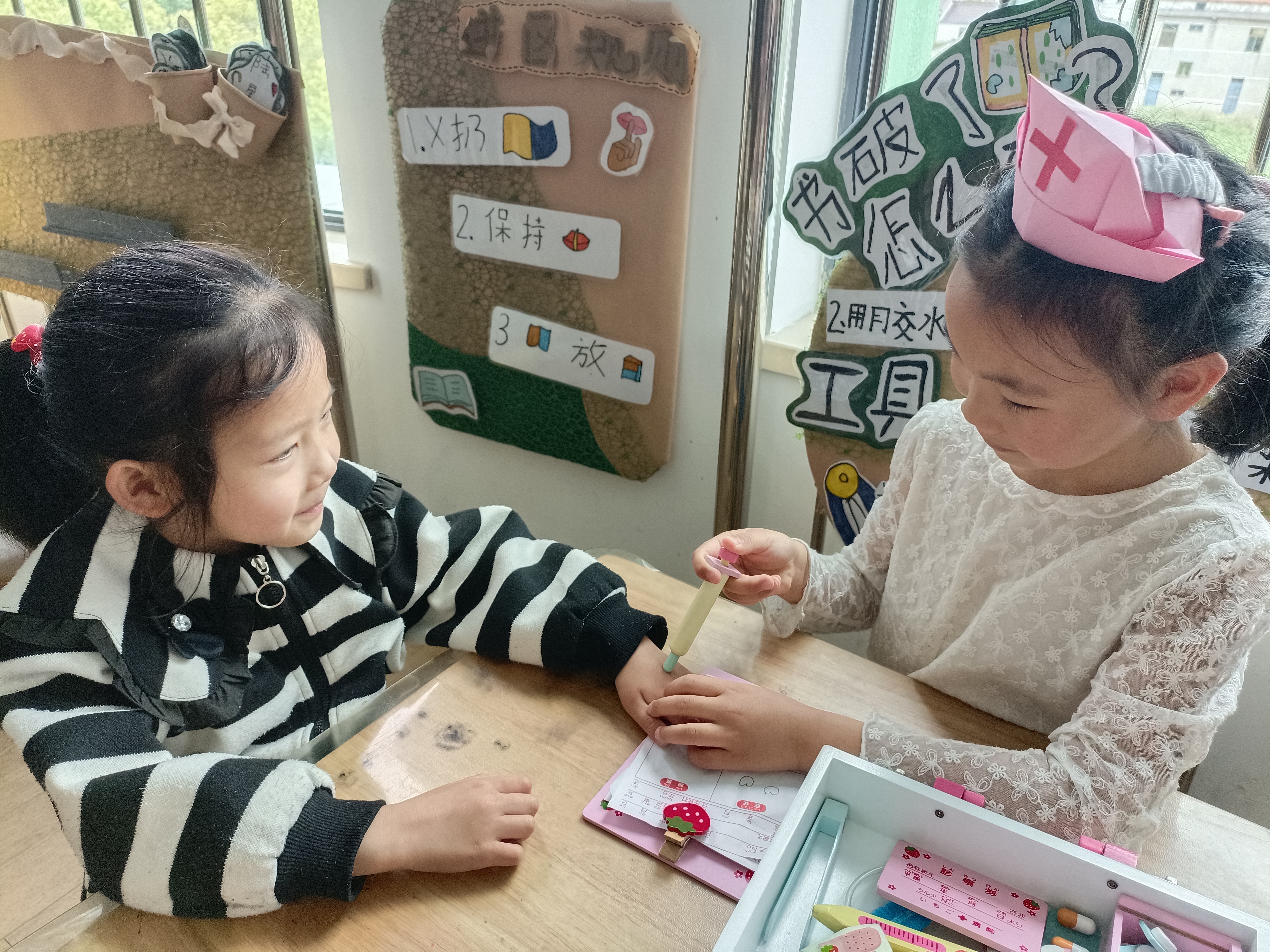 启东教育体育信息网-天使的化身致敬最美丽的你——海韵幼儿园“护士节